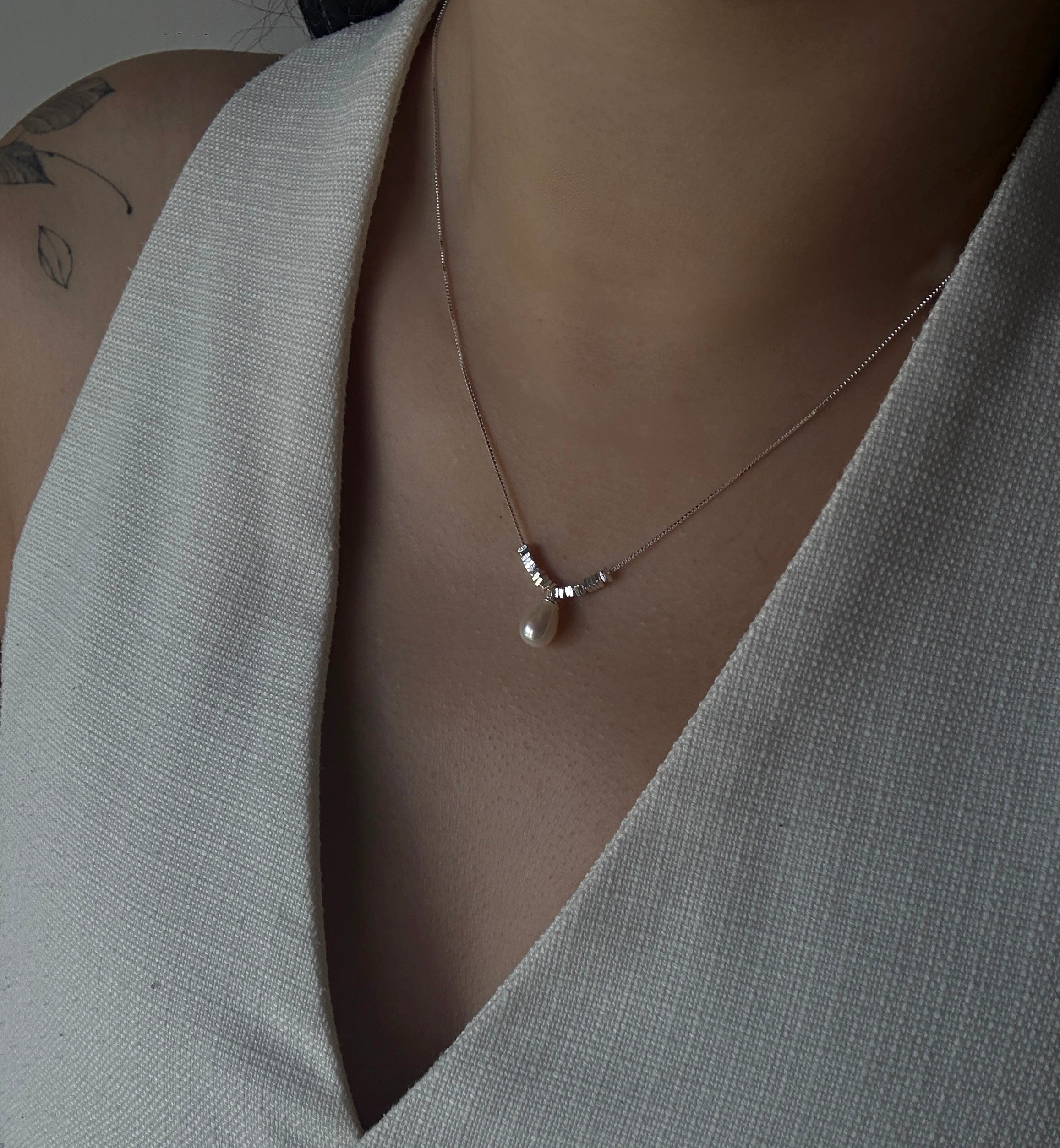 Skyline Bar Pearl Necklace