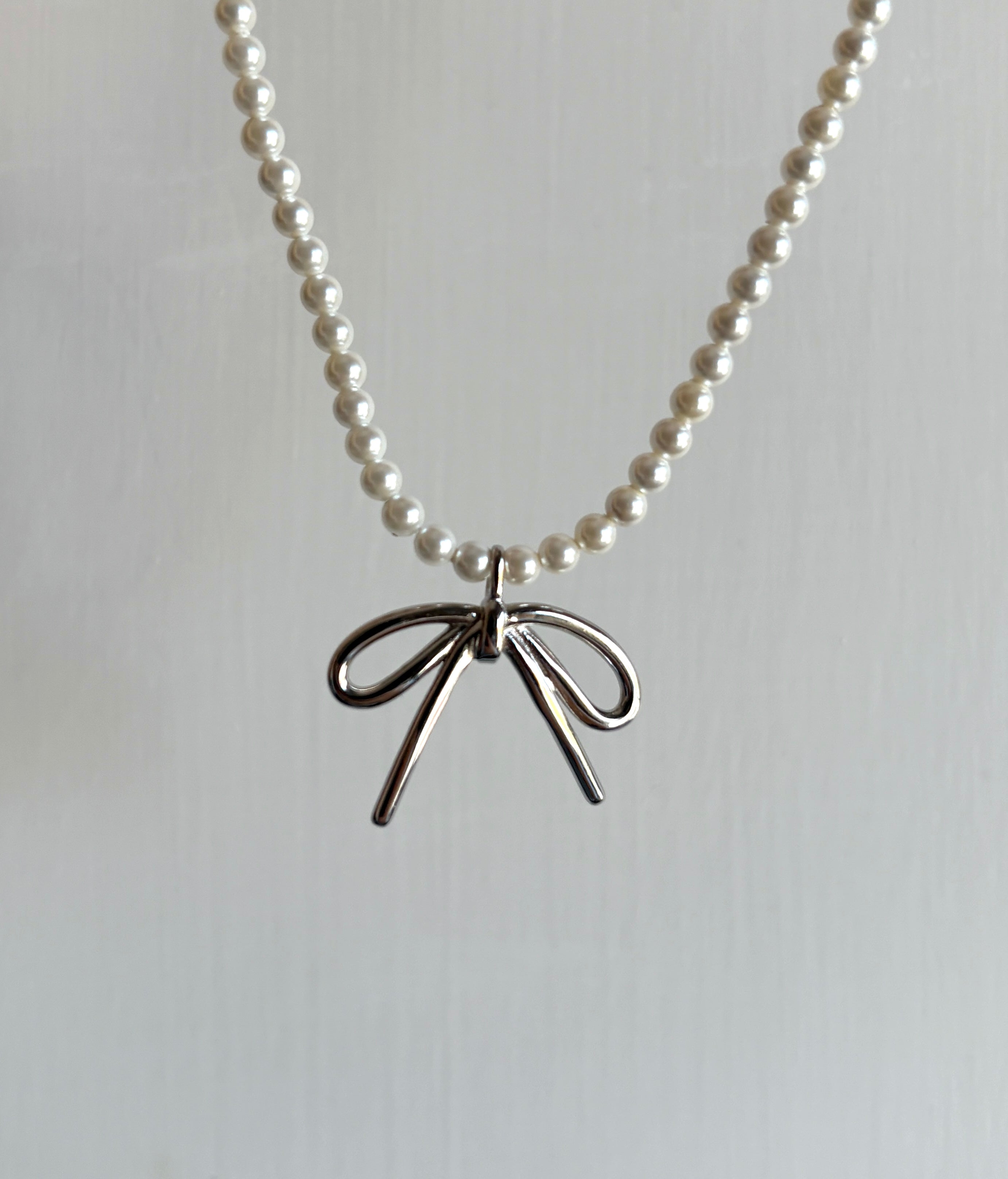 Petite Ribbon Pearl-Style Choker