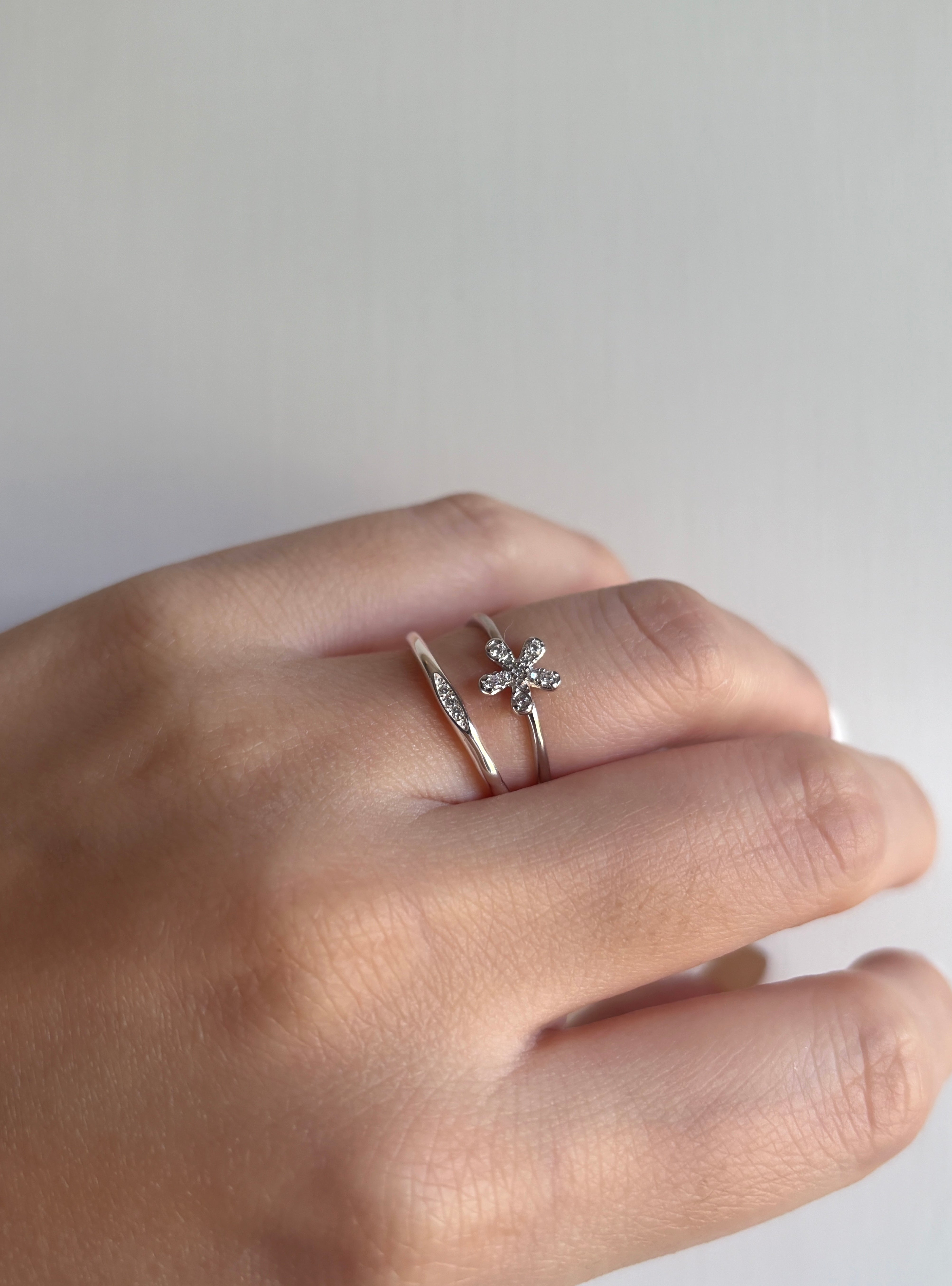 Sparkle Daisy Adjustable Ring