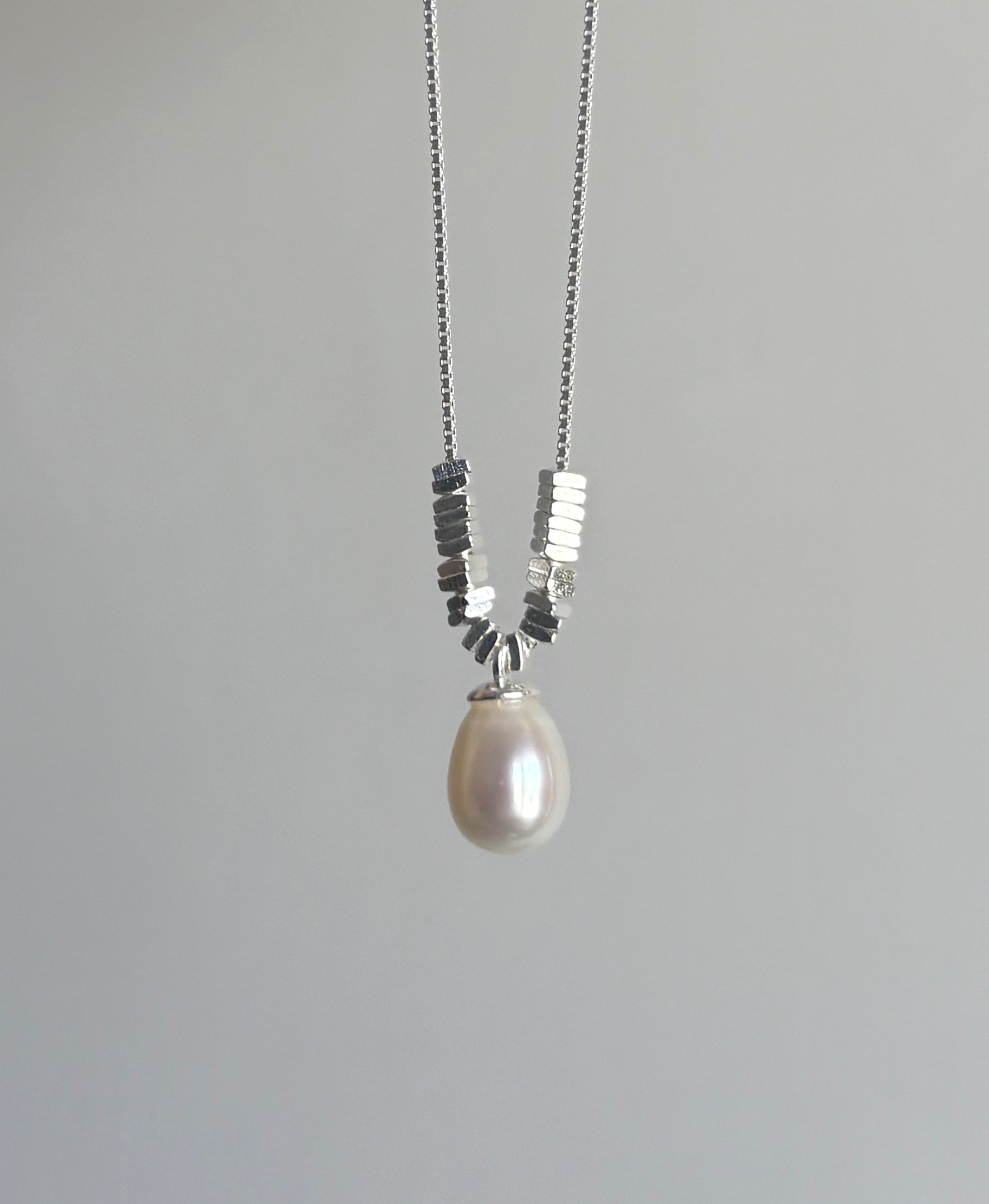 Skyline Bar Pearl Necklace