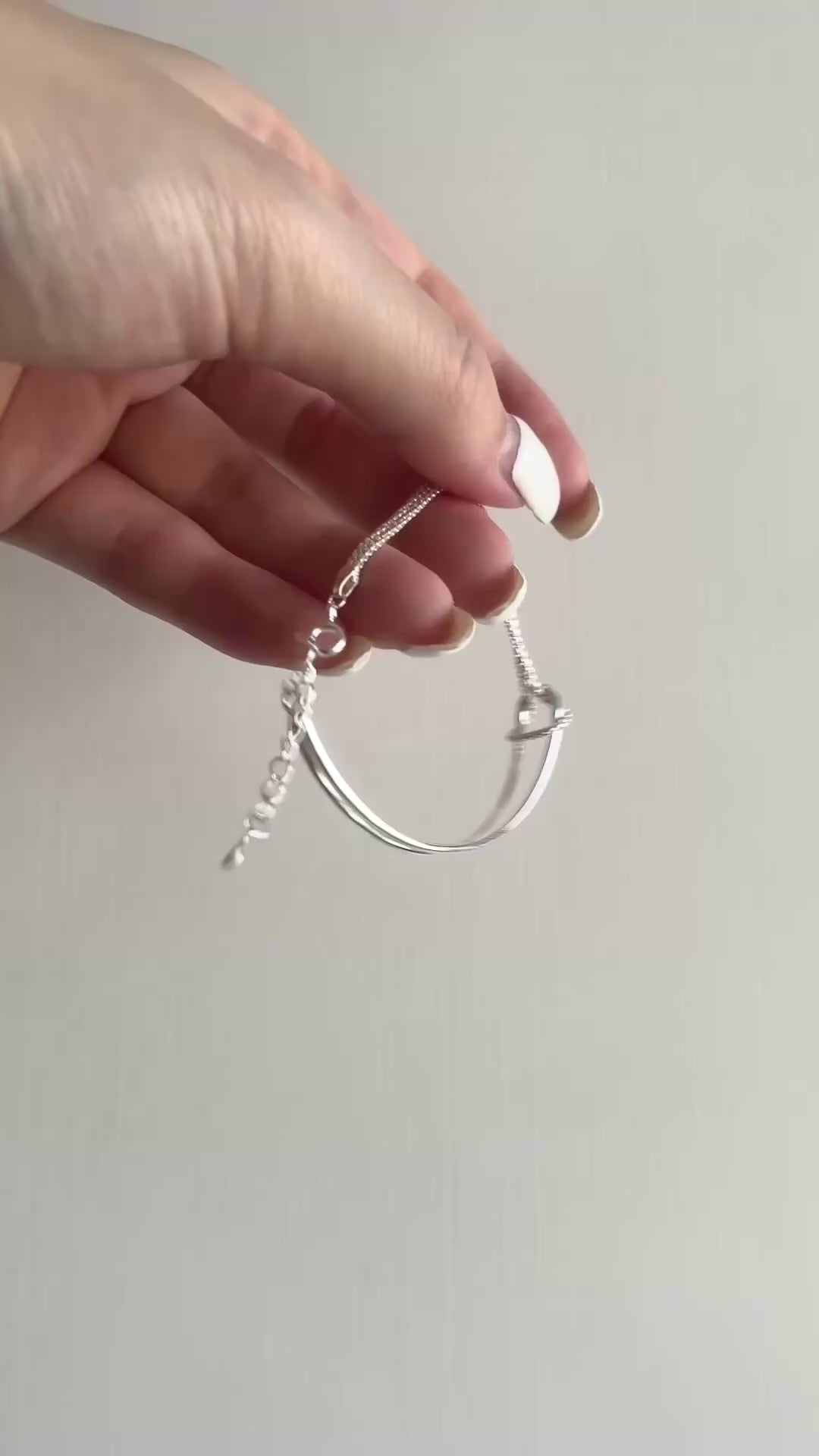 載入影片：Modern Knot Hybrid Bracelet