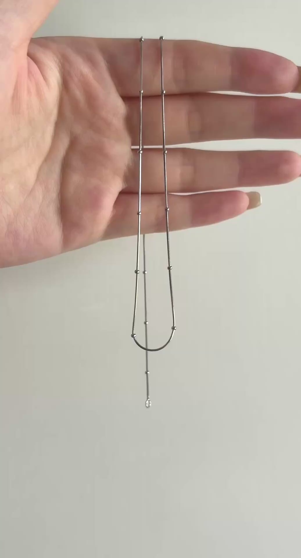 載入影片：Everyday Layering Dotted Chain Necklace