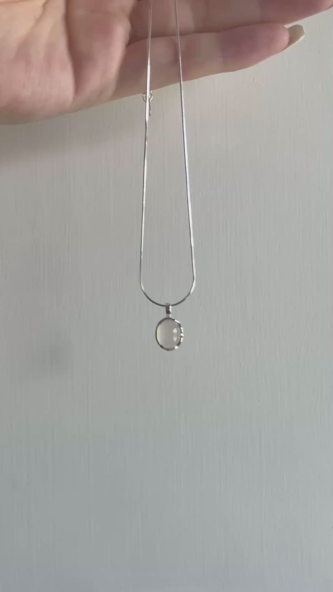 載入影片：Silver Agate Necklace